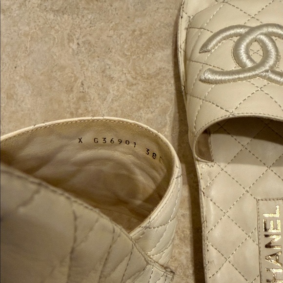 100% AUTHENTIC CHANEL SANDALS - Picture 5 of 14